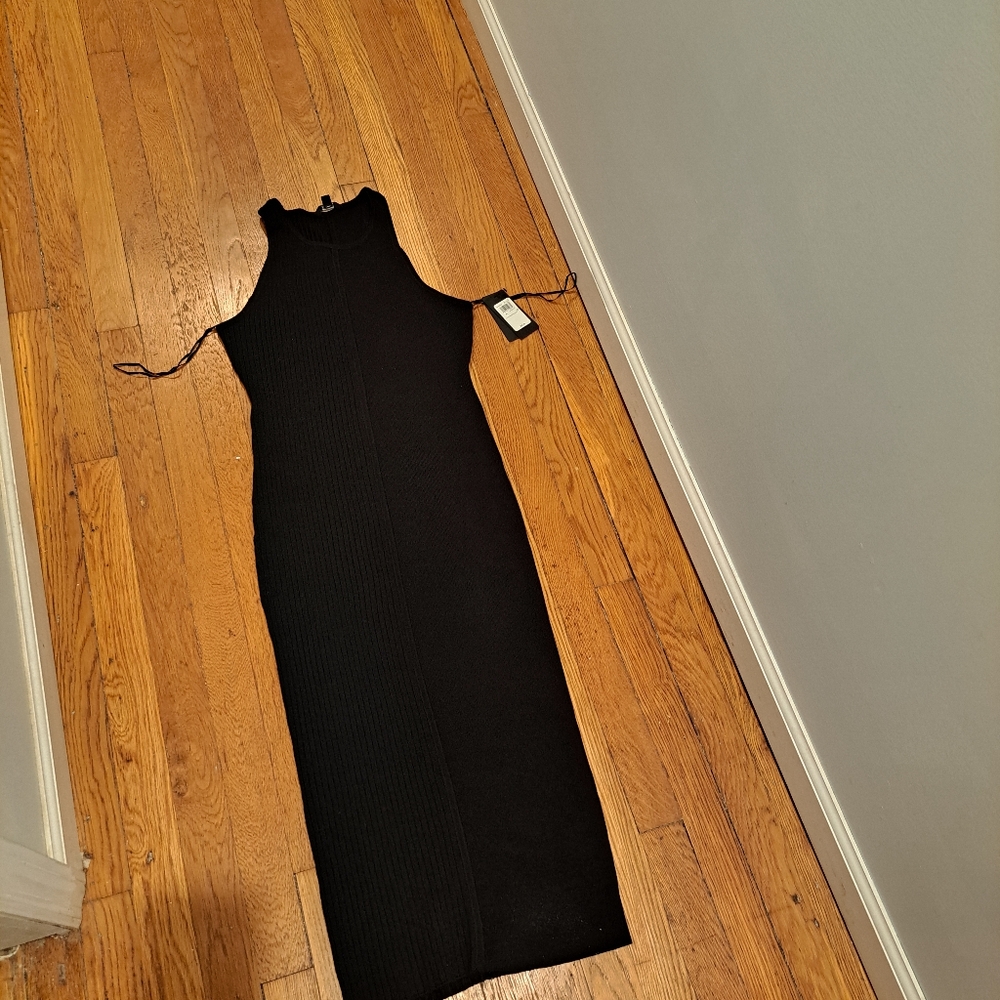 NWT. Guess sleeveless sweaterdress. Size M